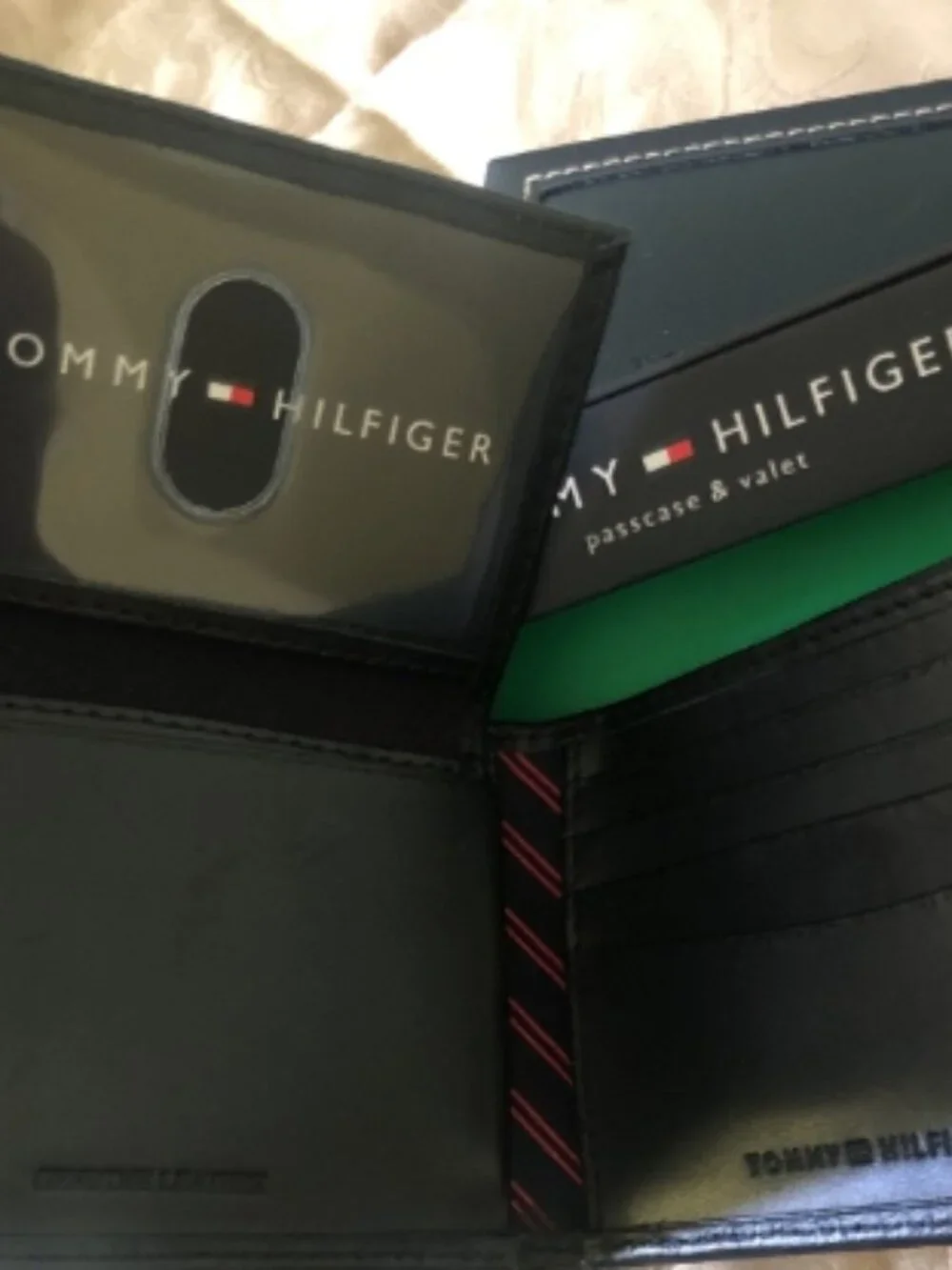 Tommy Hilfiger Men's Leather Bifold Wallet (759)
